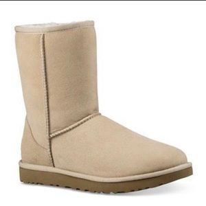 Ugg short sand boots